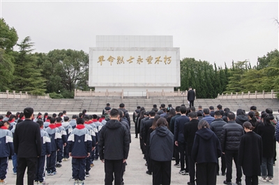 銘記國(guó)殤 砥礪奮進(jìn) 我市開展國(guó)家公祭日紀(jì)念活動(dòng)